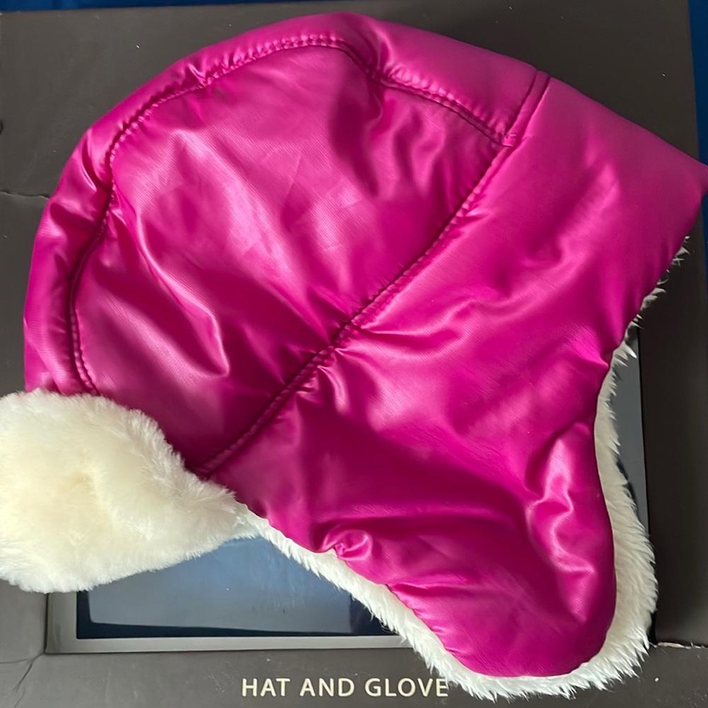 REDUCED. Brand new hat and gloves UGG for kids